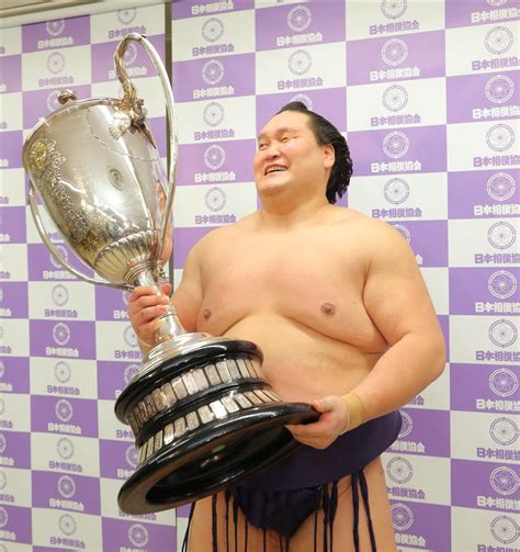 May 16, 2021 · 照ノ富士は中日、小結・大栄翔との一番です。 過去の対戦では照ノ富士の3勝2敗。 圧力に勝る照ノ富士がまわしを取る展開になれば、優位は動き. 照ノ富士、史上最大の復活!初賜杯から序二段落ち経て30場所 ...
