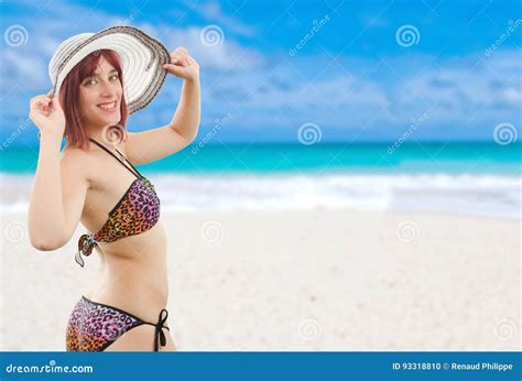 Mooi Jong Meisje In Bikini Op Het Strand Stock Foto Image Of Mensen