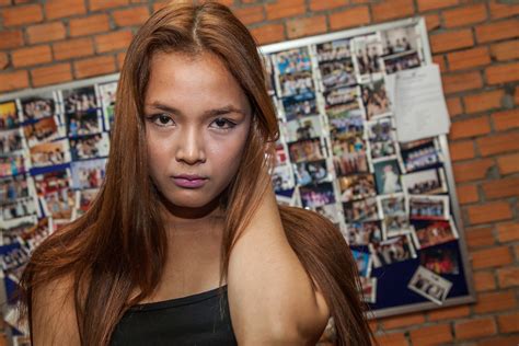 Cambodian Models Train For The Camera