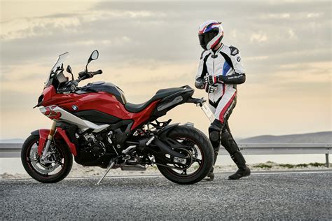 May 26, 2020 · many automotive brands in the luxury segment like mercedes, bmw, audi, lexus and in the economy segment like toyota, ford, volvo, general motors are getting ready for a fierce competition. 2020 BMW S1000XR First Look - Motorcycle.com