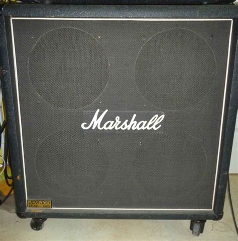 Jcm 800 badged cabinets have been stocked with 5 or more different speakers, from g12h 80's and 100's, g12t 75's, the afore mentioned g12 65's and g12m 70's and probably a few more. Marshall 1960B JCM800 Lead image (#477618) - Audiofanzine