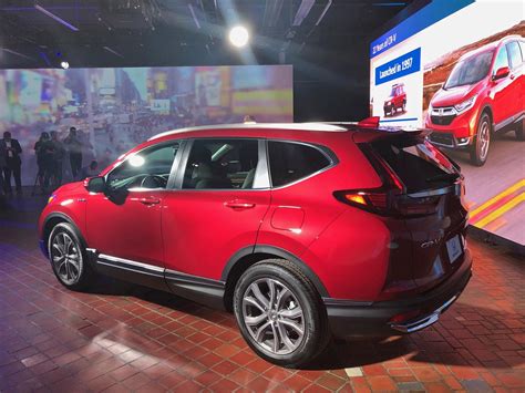 Our comprehensive coverage delivers all you need to know to make an informed car buying decision. First Look: 2020 Honda CR-V Hybrid | The Detroit Bureau