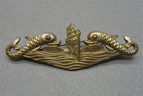Ww2 Us Navy Full Size Submarine Officers Dolphins Badge By Hh And