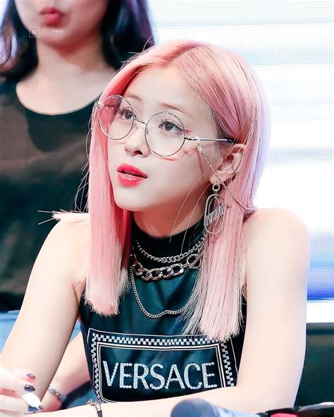√ Female Kpop Idols With Pink Hair