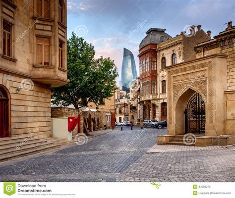 Baku is the capital and largest city of azerbaijan, as well as the largest city on the caspian sea and of the caucasus region. BAKU, AZERBAIJÃO - 24 DE JULHO: Icheri Sheher (cidade ...