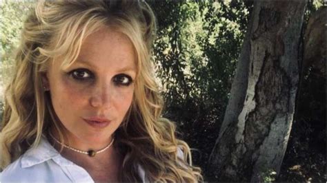 Britney Spears Sets Instagram On Fire By Baring It All In Mirror