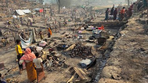 Rohingya Refugee Camp Fire Several Dead Hundreds Missing Thousands