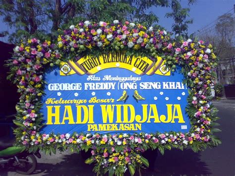 Jual karangan bunga papan duka cita ukuran besar, cantik dan mewah. Gambar karangan-bunga-duka-cita-19 | Media File | Prestisa