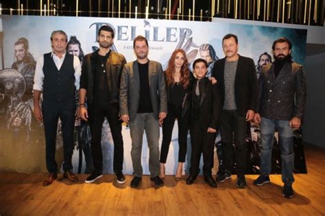 Uzaylılar, robotlar, gangsterler, suçlular, felaketler, savaşlar ve çok hızlı arabalar. İddialı Film Deliler Fatih'in Fermanı Oyuncularıyla Öne ...