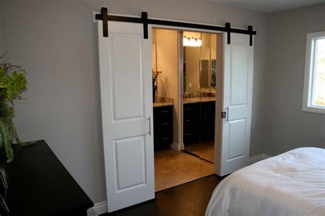 Bedroom entryways—especially master bedrooms—are an opportunity to add a more decorative or flashy touch. As seen on HGTV's Flip or Flop, white sliding doors have ...