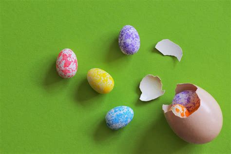 Download Cracked Easter Eggs Wallpaper