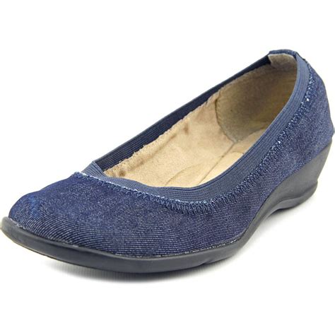 Hush puppies is an american brand of contemporary, casual footwear for men, women and children. Hush Puppies - Soft Style by Hush Puppies Rogan Women W Round Toe Canvas Blue Loafer - Walmart ...