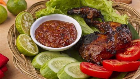 Ayam ingkung merupakan salah satu hidangan yang selalu hadir di perayaan hut ri 17 agustus. 4 Resep Ayam Bakar Cetar Membahana!