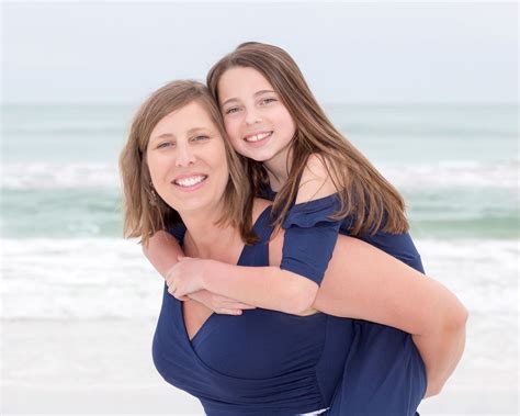 Mom And Daughter At The Beach Destin Fl Family Beach Portraits Family Beach Portraits Beach