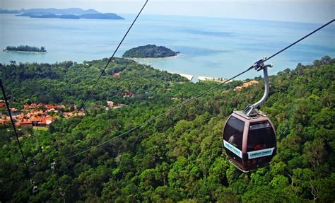 The awesome cable car ride in langkawi takes you to the peak of mt. أماكن عليكما زيارتها في جزيرة لنكاوي - موقع العروس