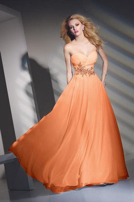 Non è detto che gli abiti da cerimonia debbano essere indossati solo in occasione di un matrimonio o di un battesimo: Vestiti eleganti donna lunghi
