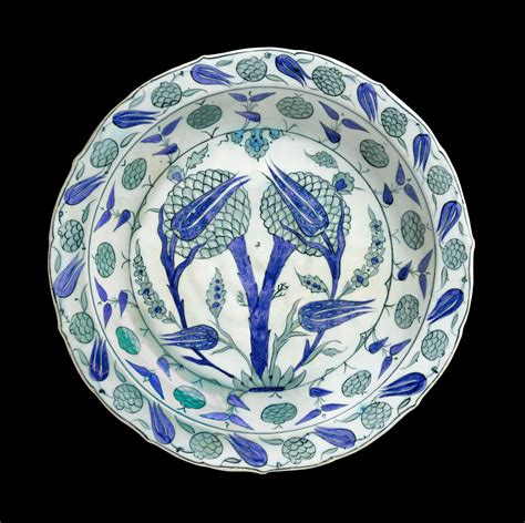 Dish With Artichokes And Tulips Turkey Iznik Circa 1550 55 Ceramic