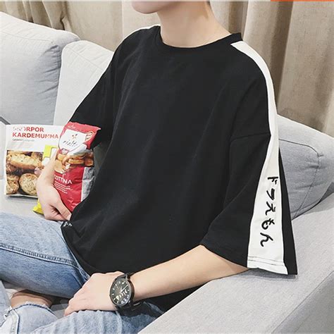 Kaos lengan pendek yang biasa dipakai para kebanyakan pria adalah kaos lengan pendek yang mempunyai ukuran lengan duapertiga lengan atas. COD Kaos Pria Lengan Pendek Style Korea Cocok Oversize | Shopee Indonesia