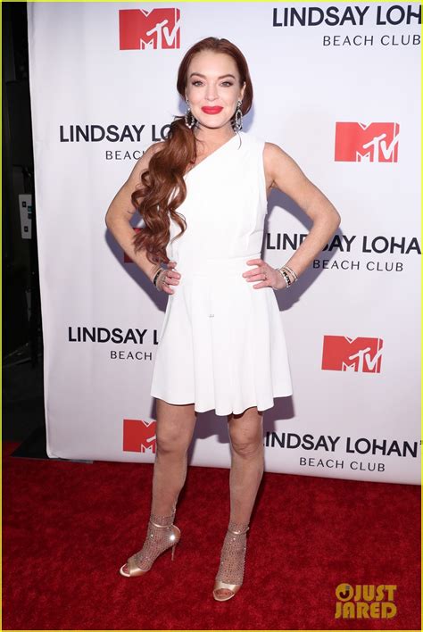 Lindsay Lohan Covers Jingle Bell Rock For Netflix Movie Falling For Christmas Throws It