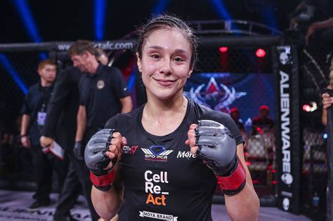 Alexa Grasso Makes Ufc Debut Against Heather Jo Clark In Mexico City Mma Fighting