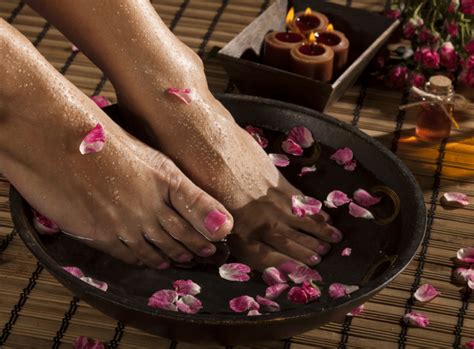 Benefits Of An Aromatherapy Massage With Rose Essential Oil