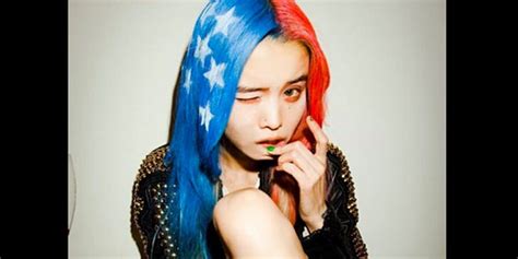 Girls Are Dying Their Hair Red White And Blue Hair For The 4th Of July