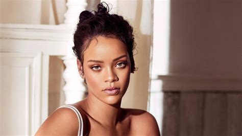 Rihanna Eligió Un Vestido De Transparencias Para La Tapa De Vogue Y Se