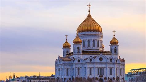 La expansión de la Iglesia ortodoxa rusa tropieza en la calle
