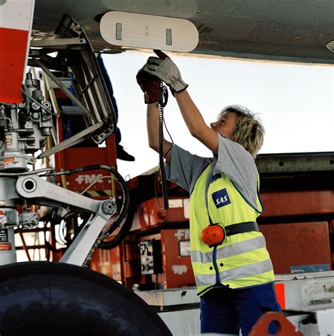 Must work well with vendors Ground crew