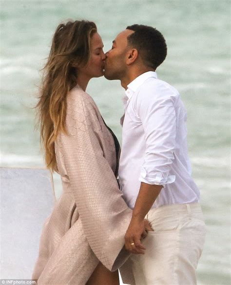 Chrissy Teigen Topless And Husband John Legend Seems Very Impressed Daily Mail Online