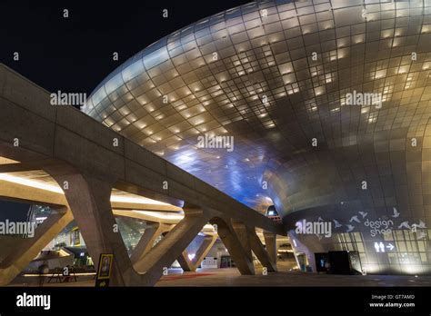 Futuristic Architecture Of Dongdaemun Design Plaza Ddp In Seoul