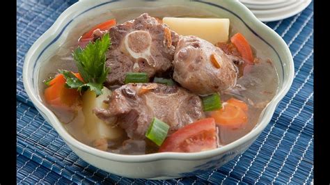 Bagi penggemar makanan berkuah, sop iga menjadi salah satu rekomendasi menu yang cocok untuk lauk makan siang anda. Aneka Masakan Tulang Sapi - Besar