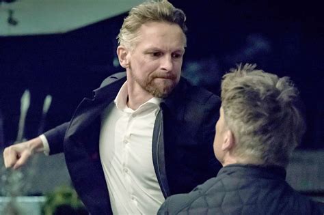 Sie sind auffanglager für die banken und sollen deren giftige papiere abwickeln. Bad Banks S01E06: Die Höhle des Löwen - fernsehserien.de