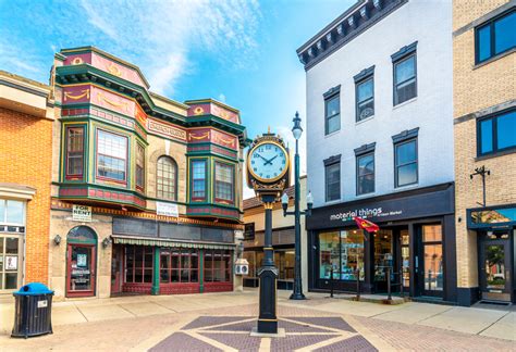 15 Charming Small Towns In Illinois Midwest Explored
