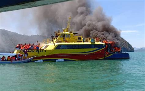 Feri langkawi ferry 888 buat aksi pusing badan belakang подробнее. Passengers jump off blazing ferry bound for Kuala Perlis ...