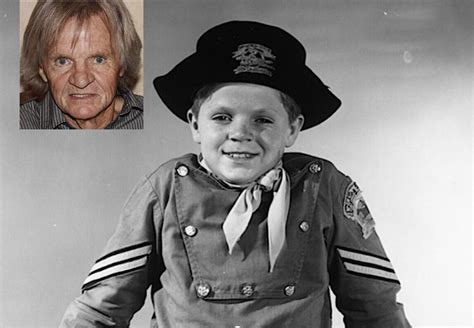 Aaker annesi bayan myles wilbour, los angeles'ta bir dans okulunun sahibiydi. LEE AAKER mitico Rusty in RIN TIN TIN IERI e OGGI ...