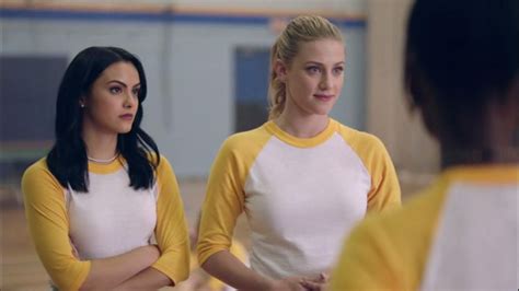 The Top Cheerleader Of Betty Cooper Lili Reinhart In Riverdale S02e02