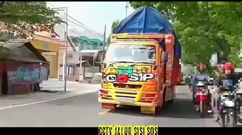 Jika, oleh itu, cahaya yang ada di dalam dirimu menjadi kegelapan, betapa hebatnya kegelapan itu! Woww??lihat apa yang di lakukan oleh orang itu ...