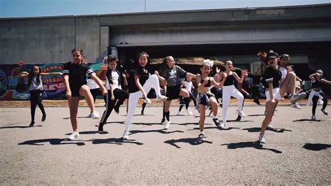 Grupo De Meninas De 7 A 12 Anos Dançando Como Elas São Lindas