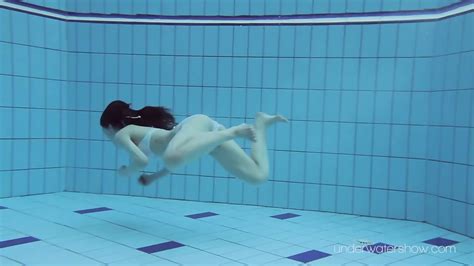 Roxalana Cheh Sexy Redhead Underwater Eporner