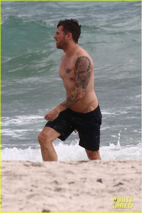 Ryan Phillippe Bares Hot Body While Shirtless In Miami Photo Ryan Phillippe