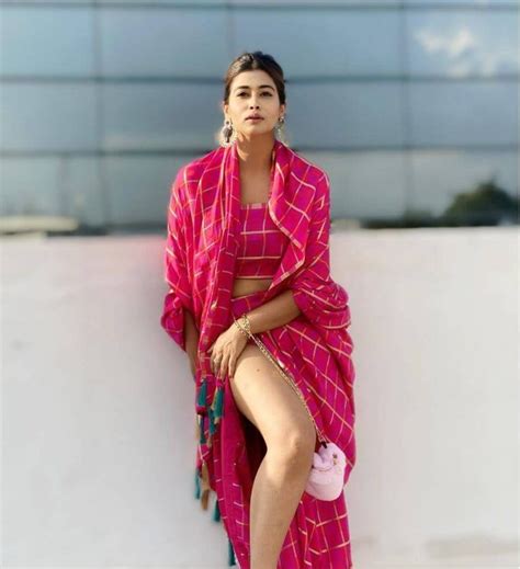 Ruchita Jhadav Look Sexy In Pink Slit Cut Outfit K4 Fashion