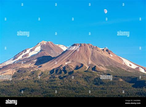 California, Mount Shasta, Siskiyou County, view from Hwy 97 the