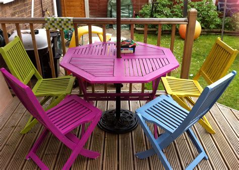 Bright Painted Garden Furniture Adds A Bit Of Colour To The Garden