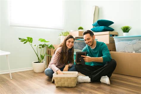 Boyfriend And Girlfriend Decorating Their Living Room Stock Image