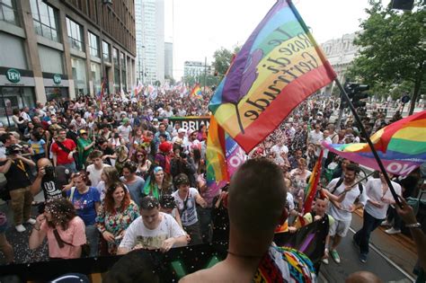 Gay Pride Platinette Arriva Pedalando La Repubblica