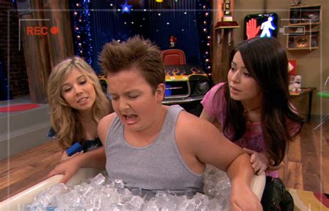 Image Cibby Carly Gibby Tub Of Ice Iptnpng Icarly Wiki Fandom Powered By Wikia