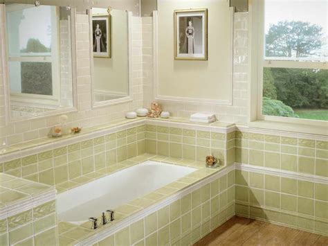 Marble tiling in the tub brings culture into the small space. The Best Tub Ideas for Small Bathroom Design - HomesFeed