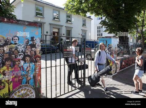 Abbey Road Studios St Johns Woodlondon Nw8 Stock Photo Alamy