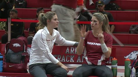 Arkansas Twins Lexi And Tori Weeks Chose Pole Vault Over Hurdles Jumps